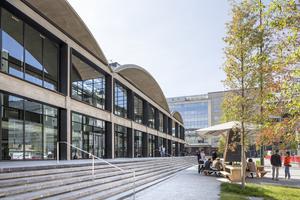 Le parvis de Station F (Agrandir l'image).